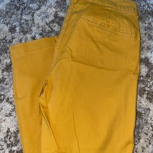 Old Navy Pixie dress pants size 6.